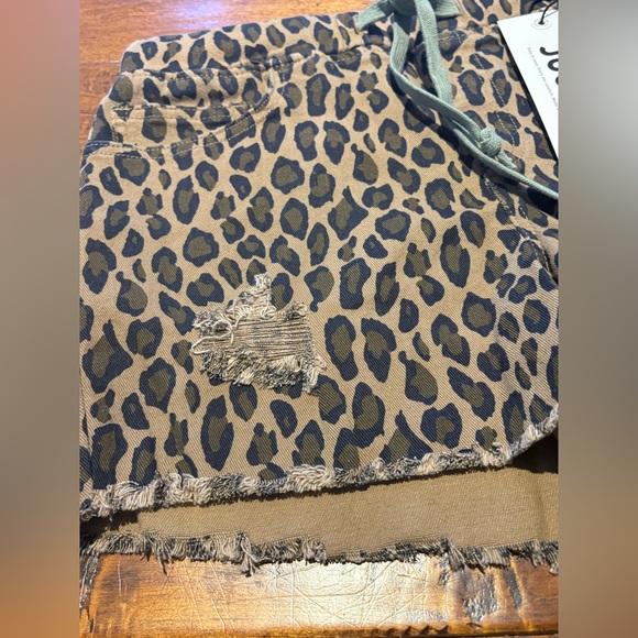 YMI Women's Leopard Print Jogger Jean Shorts NWT - Picture 3 of 7